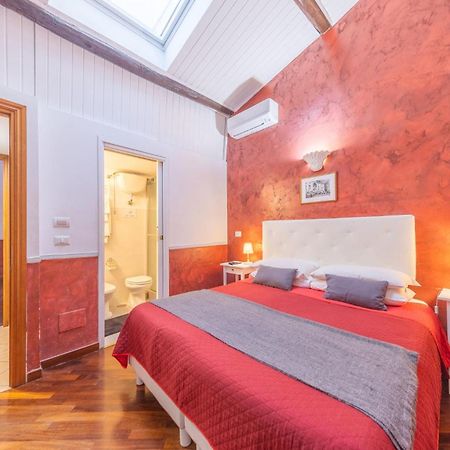 Room In Bb - Skylight Double Room In History House Rom Exterior foto