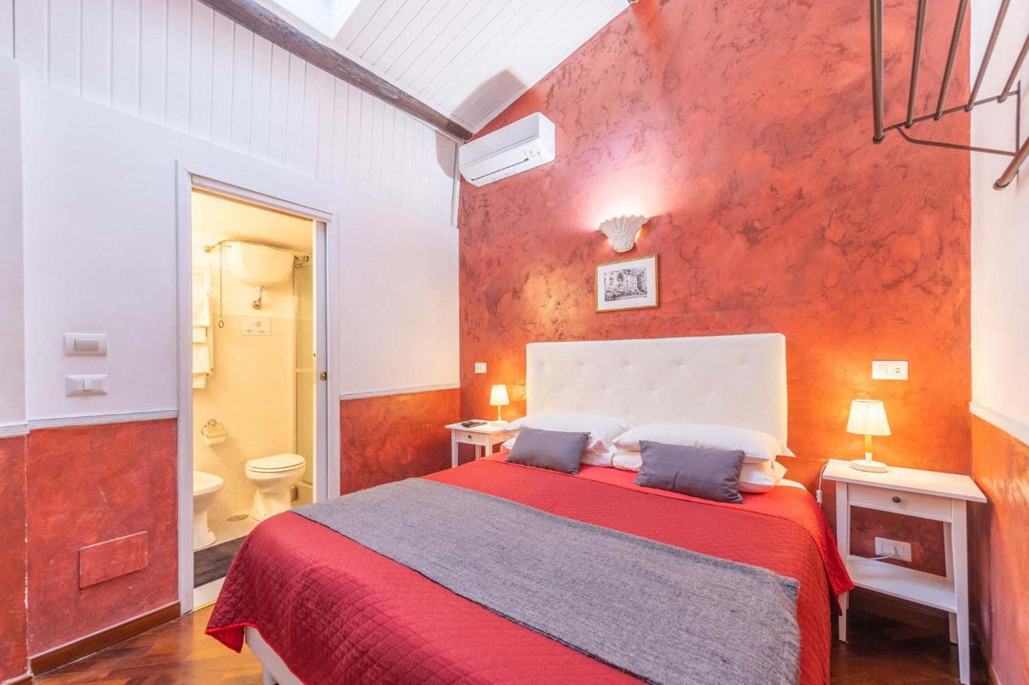 Room In Bb - Skylight Double Room In History House Rom Exterior foto